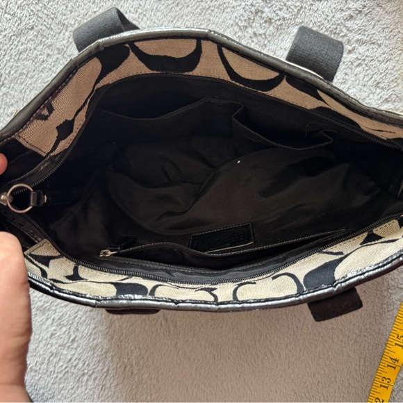 Coach Black and Grey Shoulder Bag with Signature Design - Picture 4 of 6